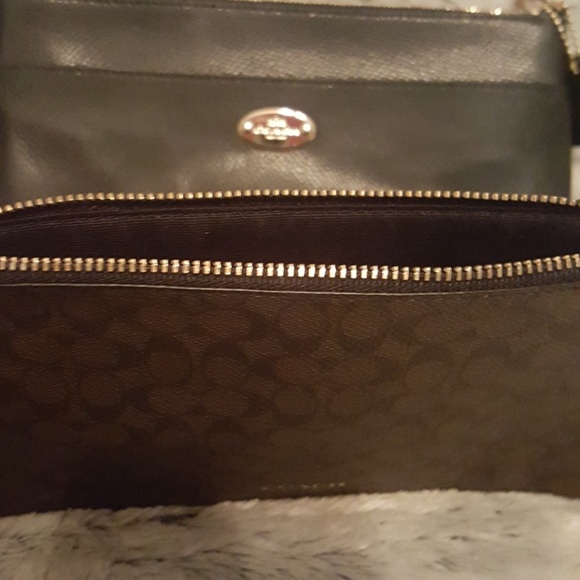 Cute coach clutch - Picture 5 of 8